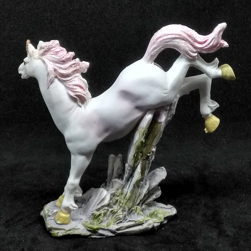 Magical Unicorn Figurine (d) - Click Image to Close