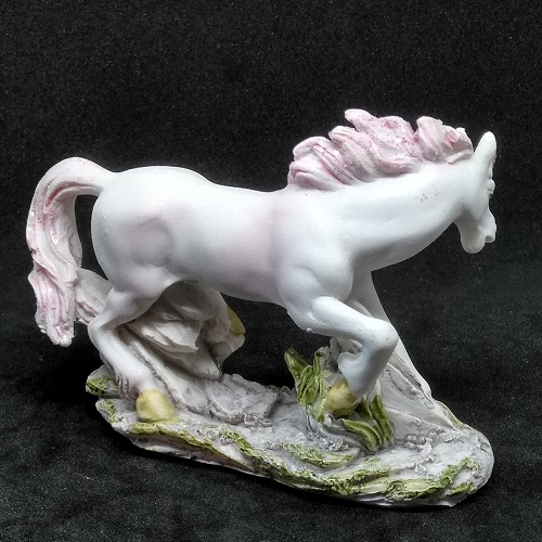 Magical Unicorn Figurine (a) - Click Image to Close
