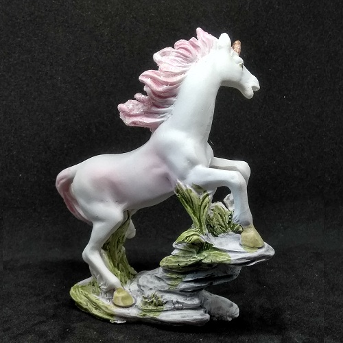 Magical Unicorn Figurine (f) - Click Image to Close