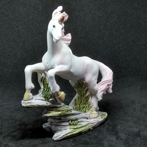 Magical Unicorn Figurine (f) - Click Image to Close