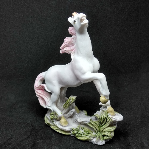 Magical Unicorn Figurine (h) - Click Image to Close